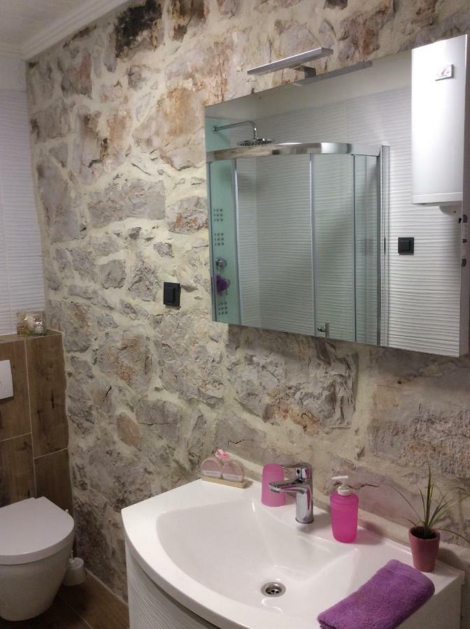 Apartment Karla Snb Lozovac Exteriör bild