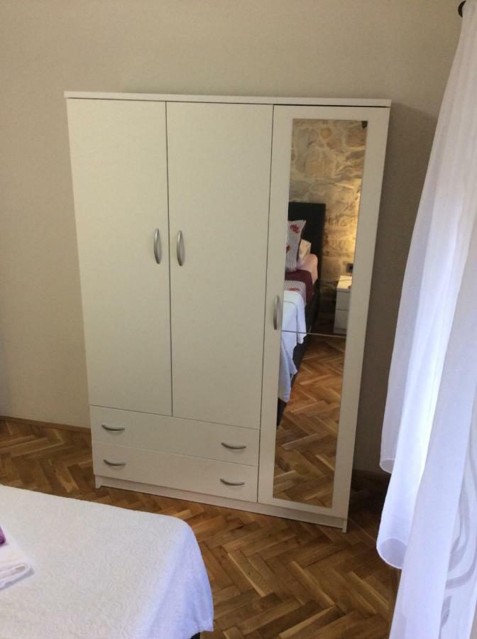Apartment Karla Snb Lozovac Exteriör bild