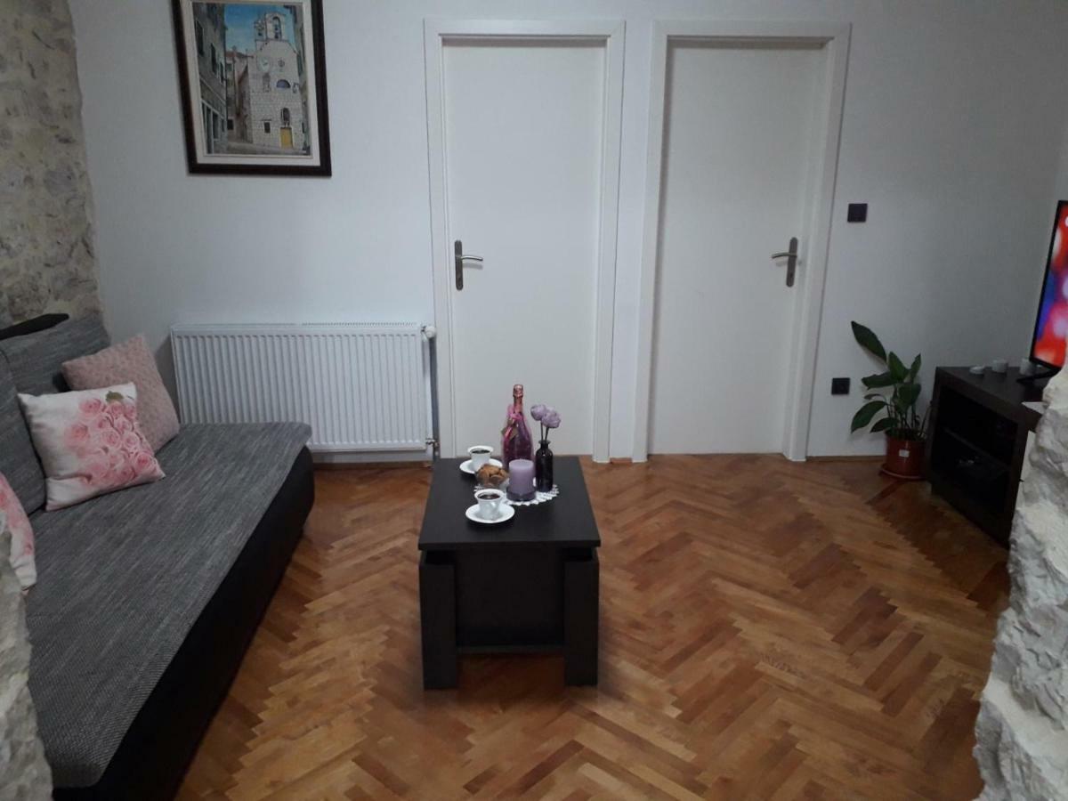 Apartment Karla Snb Lozovac Exteriör bild